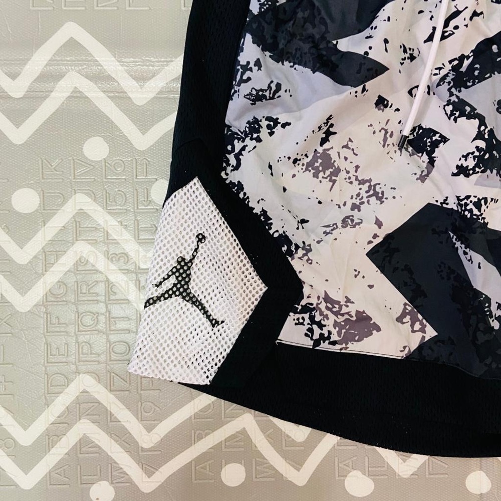Nike Jordan limited edition animal snake print shorts - Picture 3 of 6